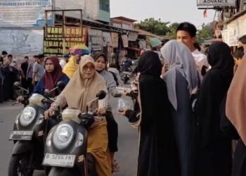 Klub Bola Voli Citra Vila Berbagi Takjil dengan Pengendara, Pererat Kebersamaan di Bulan Ramadhan