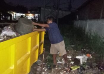 Gerak Cepat UPTD Persampahan Wilayah II Bersihkan Sampah di GOR Tambun, PBVSI Kabupaten Bekasi Beri Apresiasi
