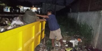 Gerak Cepat UPTD Persampahan Wilayah II Bersihkan Sampah di GOR Tambun, PBVSI Kabupaten Bekasi Beri Apresiasi
