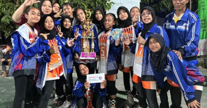 VVC Tempatkan Tim Putra dan Putrinya Juara III Turnamen Voli Manunggal Cup III